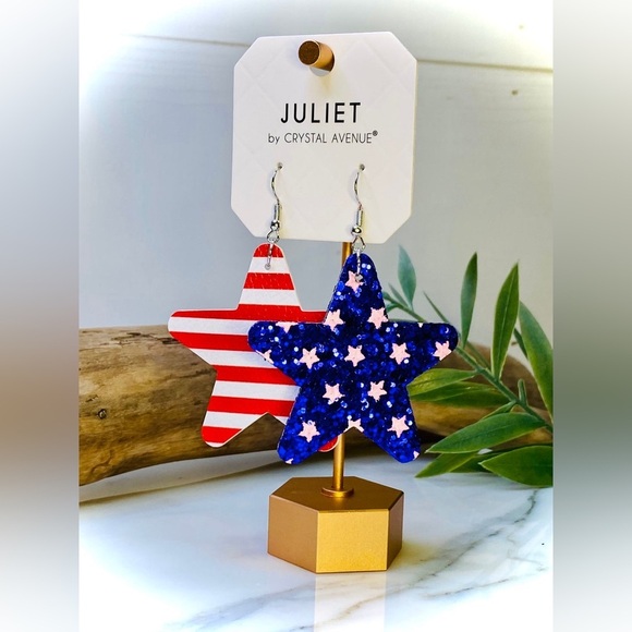 🇺🇸 Red and Blue Patriotic Earrings with Star and Stripe Design - Picture 1 of 1
